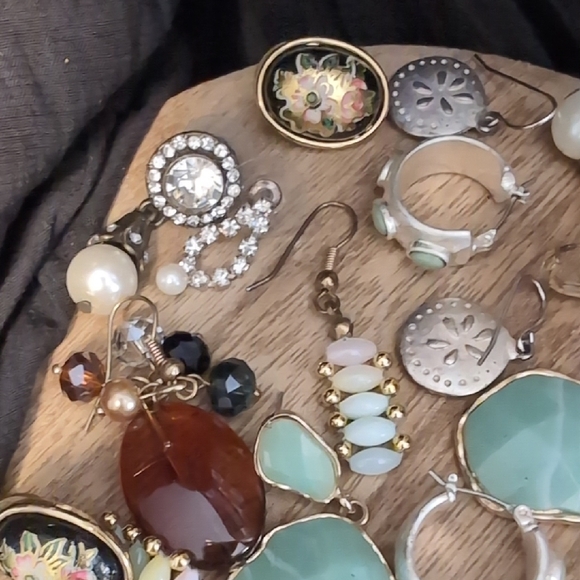 9 Piece Vintage Earring Set - Picture 4 of 9